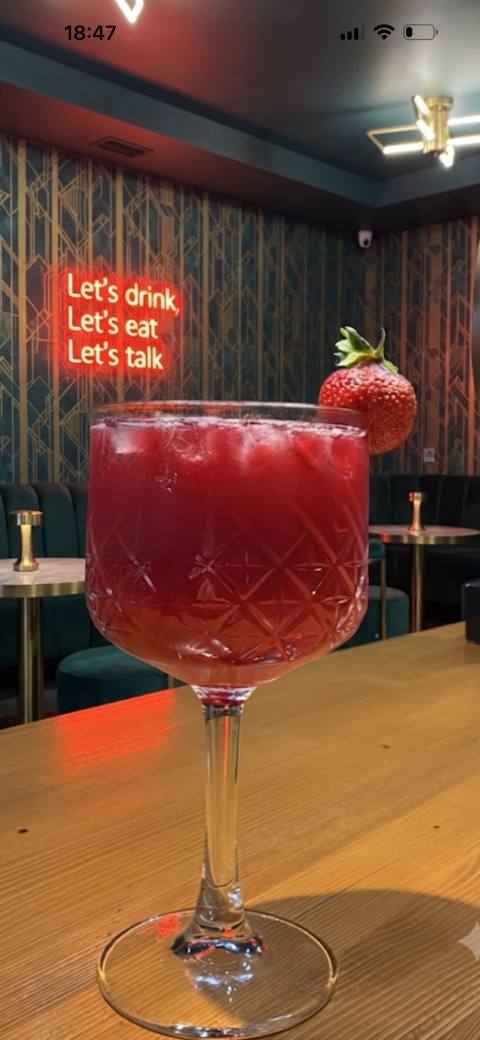ÇİLEKLİ BUBBEL TEA